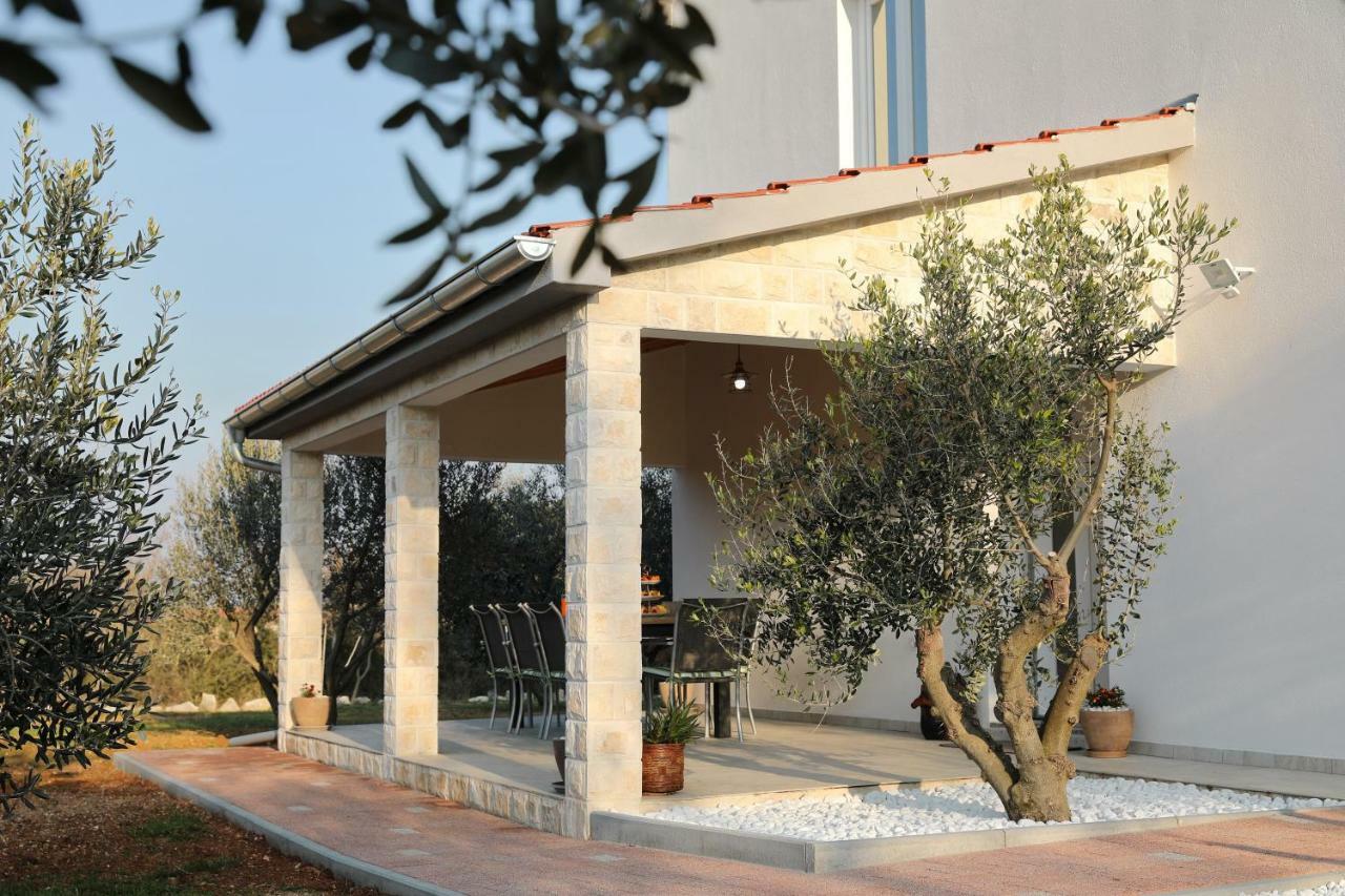 Holiday Home Hrast Debeljak Esterno foto