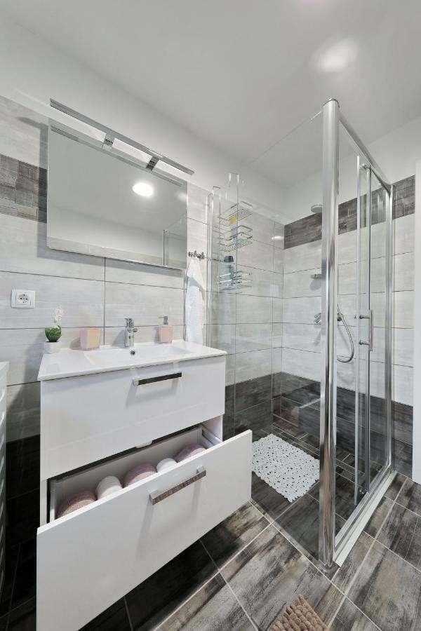 Holiday Home Hrast Debeljak Esterno foto