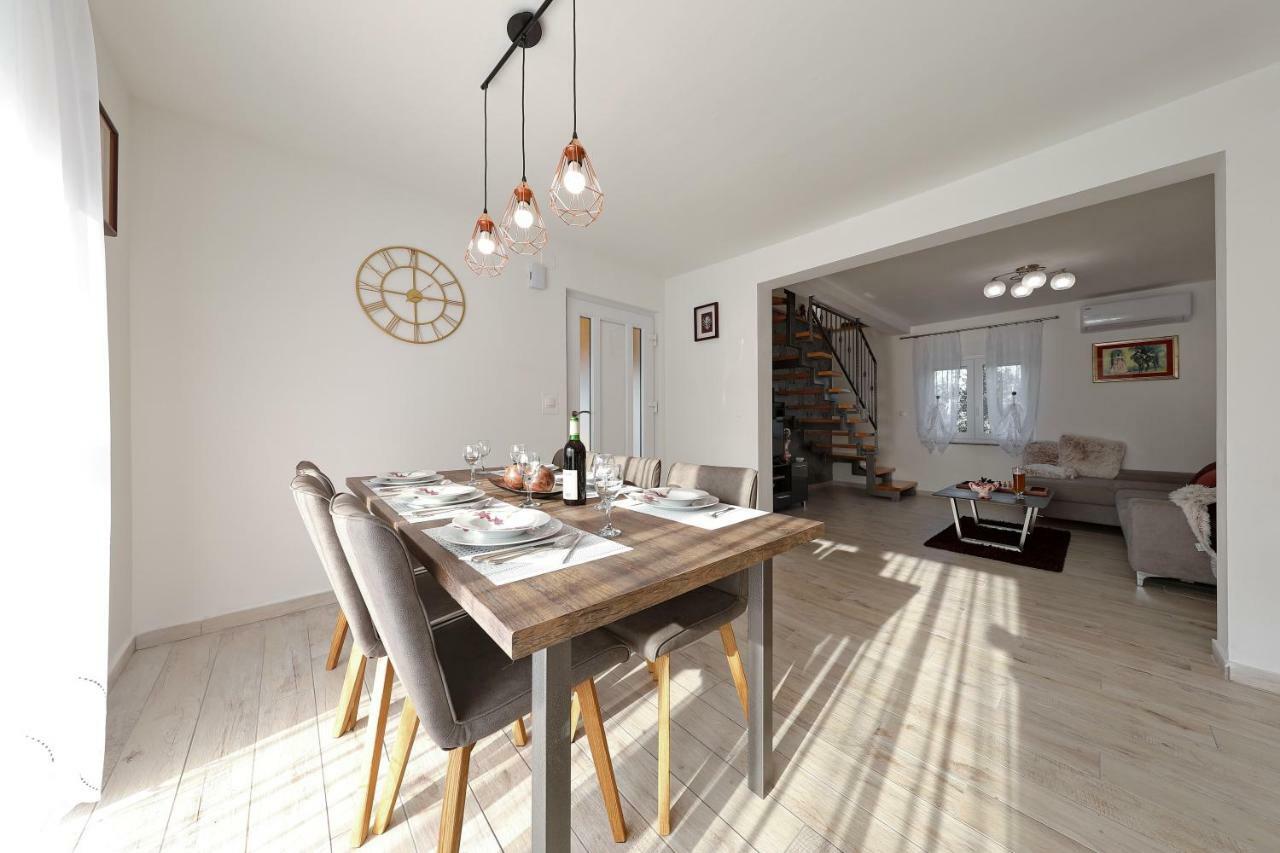 Holiday Home Hrast Debeljak Esterno foto