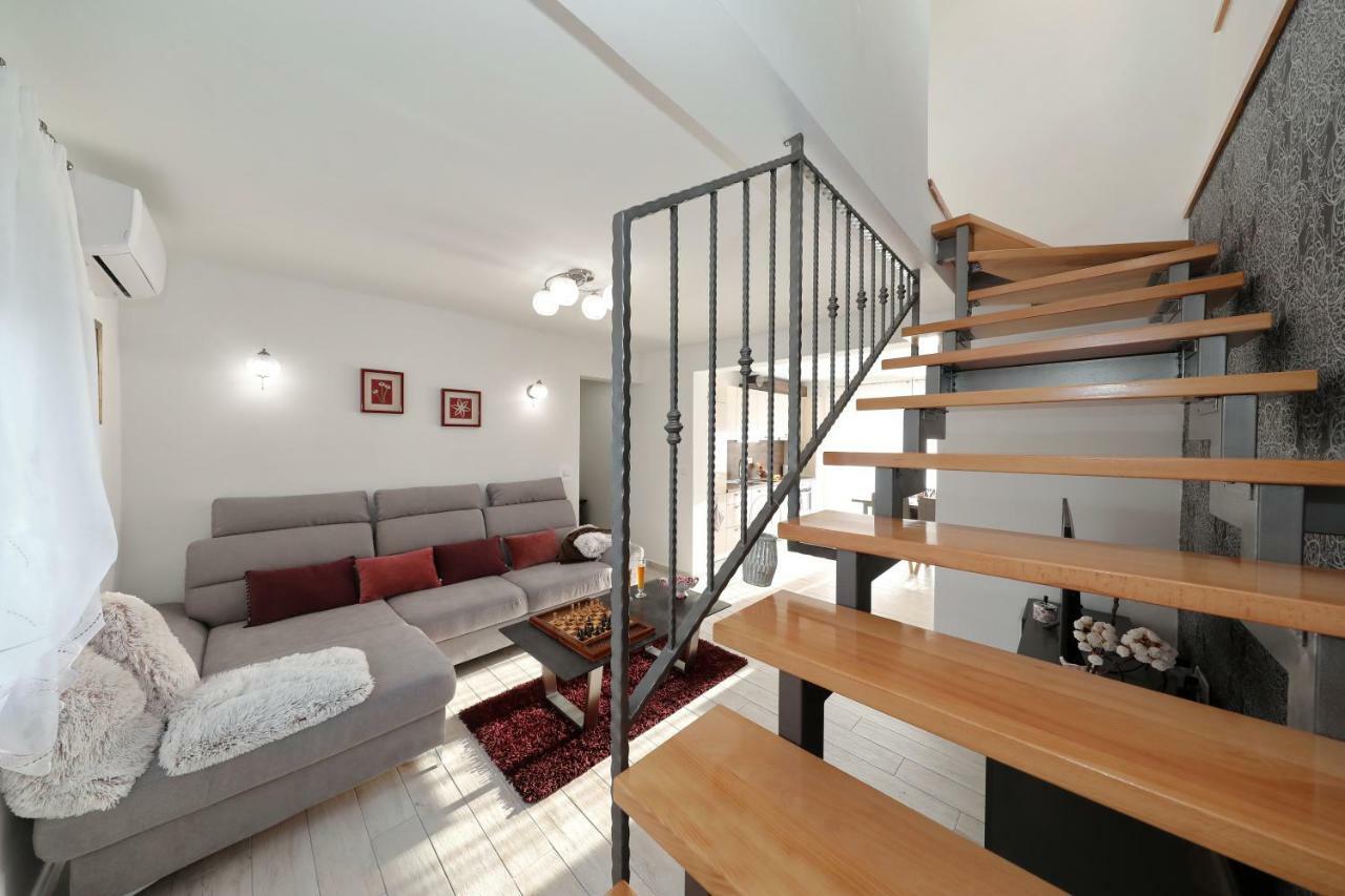 Holiday Home Hrast Debeljak Esterno foto