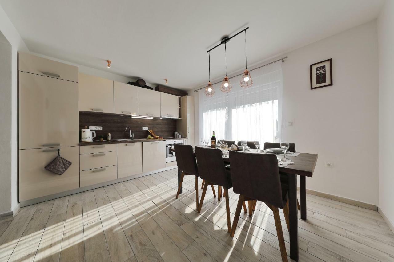 Holiday Home Hrast Debeljak Esterno foto