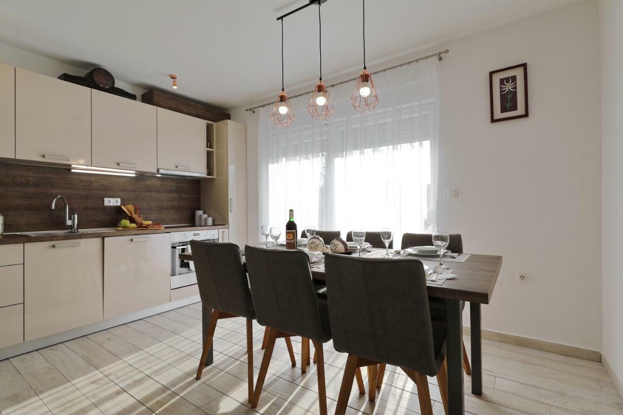 Holiday Home Hrast Debeljak Esterno foto