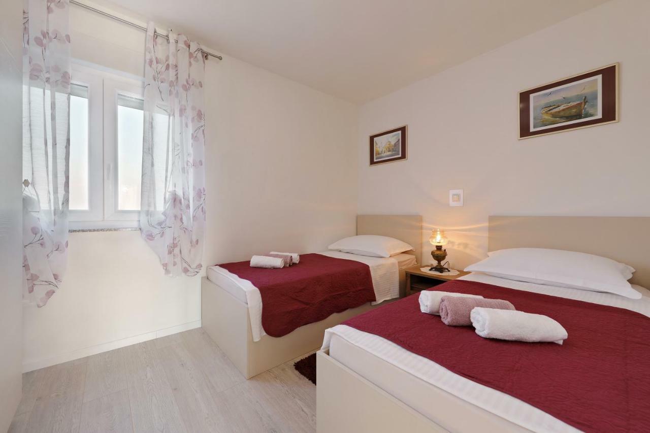 Holiday Home Hrast Debeljak Esterno foto