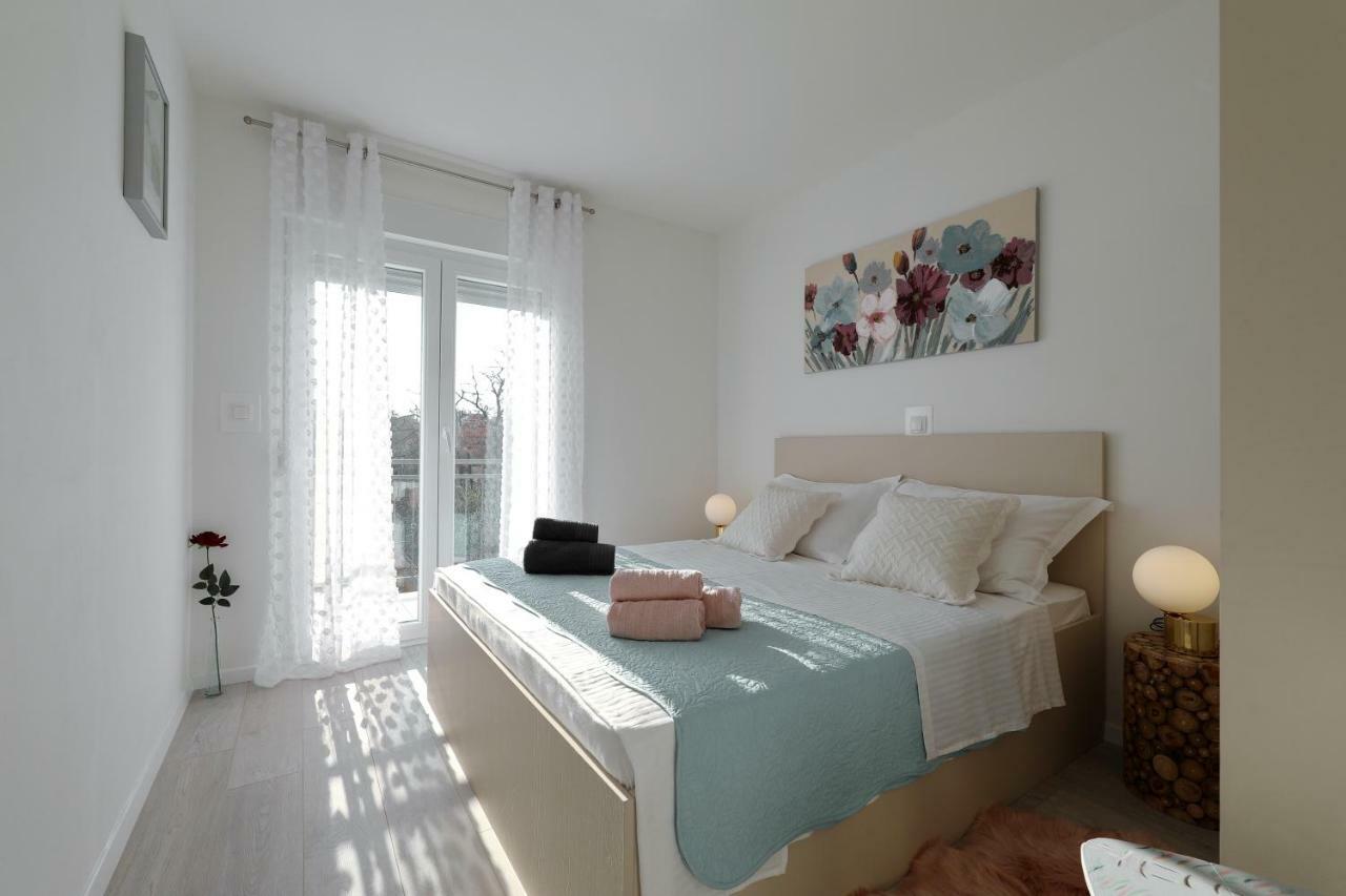 Holiday Home Hrast Debeljak Esterno foto