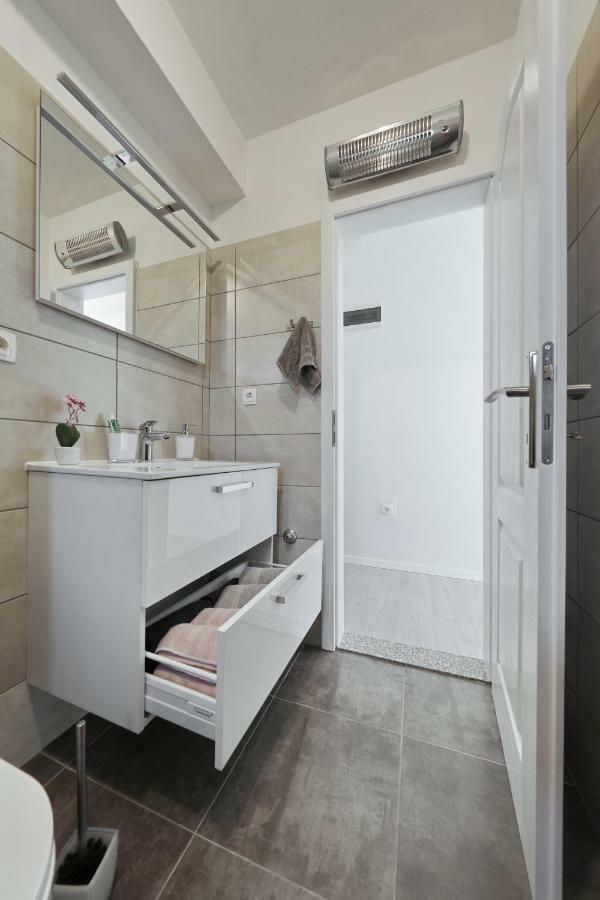 Holiday Home Hrast Debeljak Esterno foto