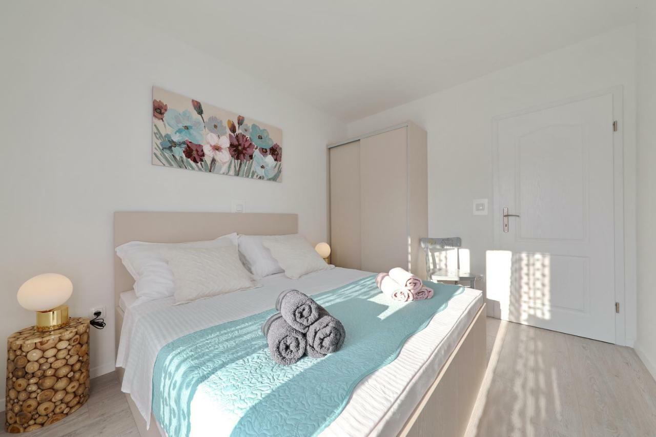 Holiday Home Hrast Debeljak Esterno foto