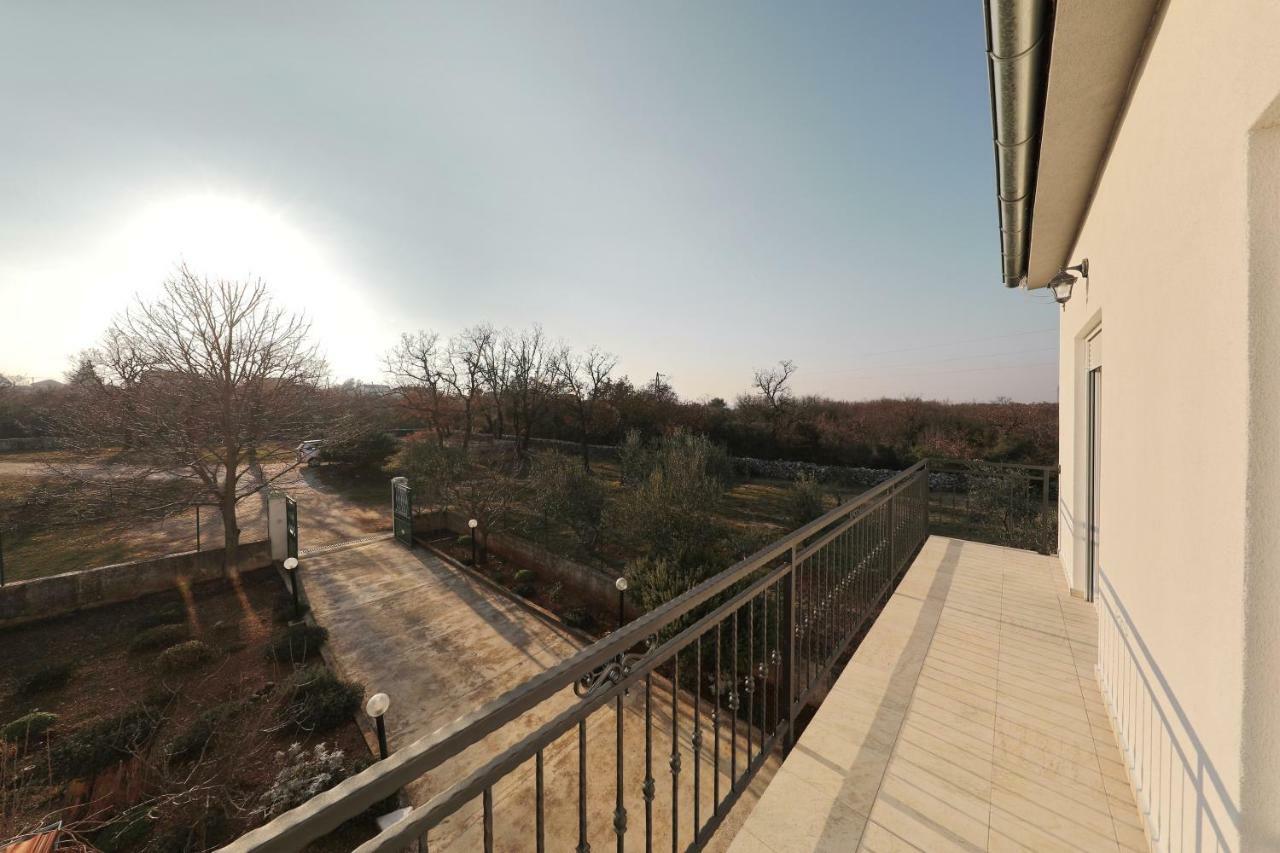 Holiday Home Hrast Debeljak Esterno foto
