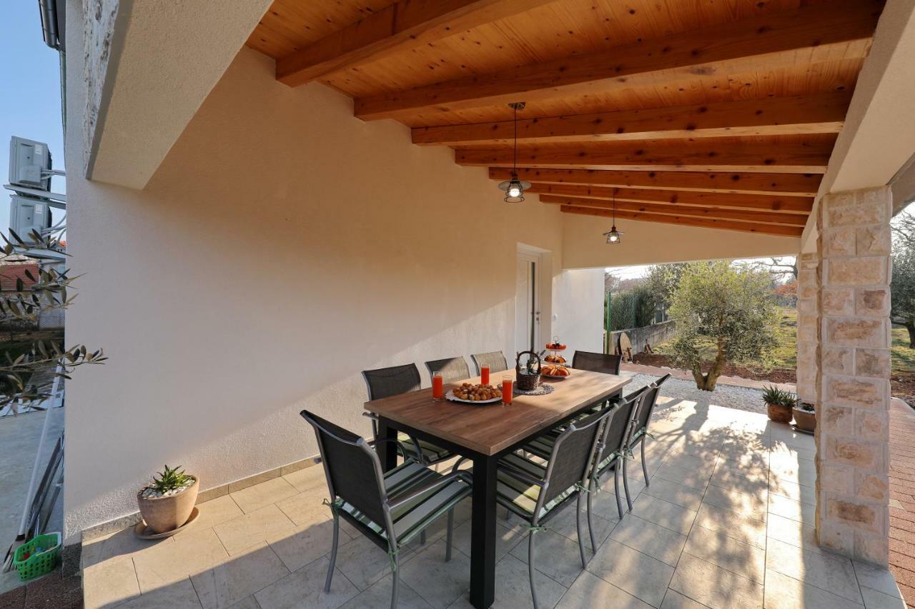 Holiday Home Hrast Debeljak Esterno foto