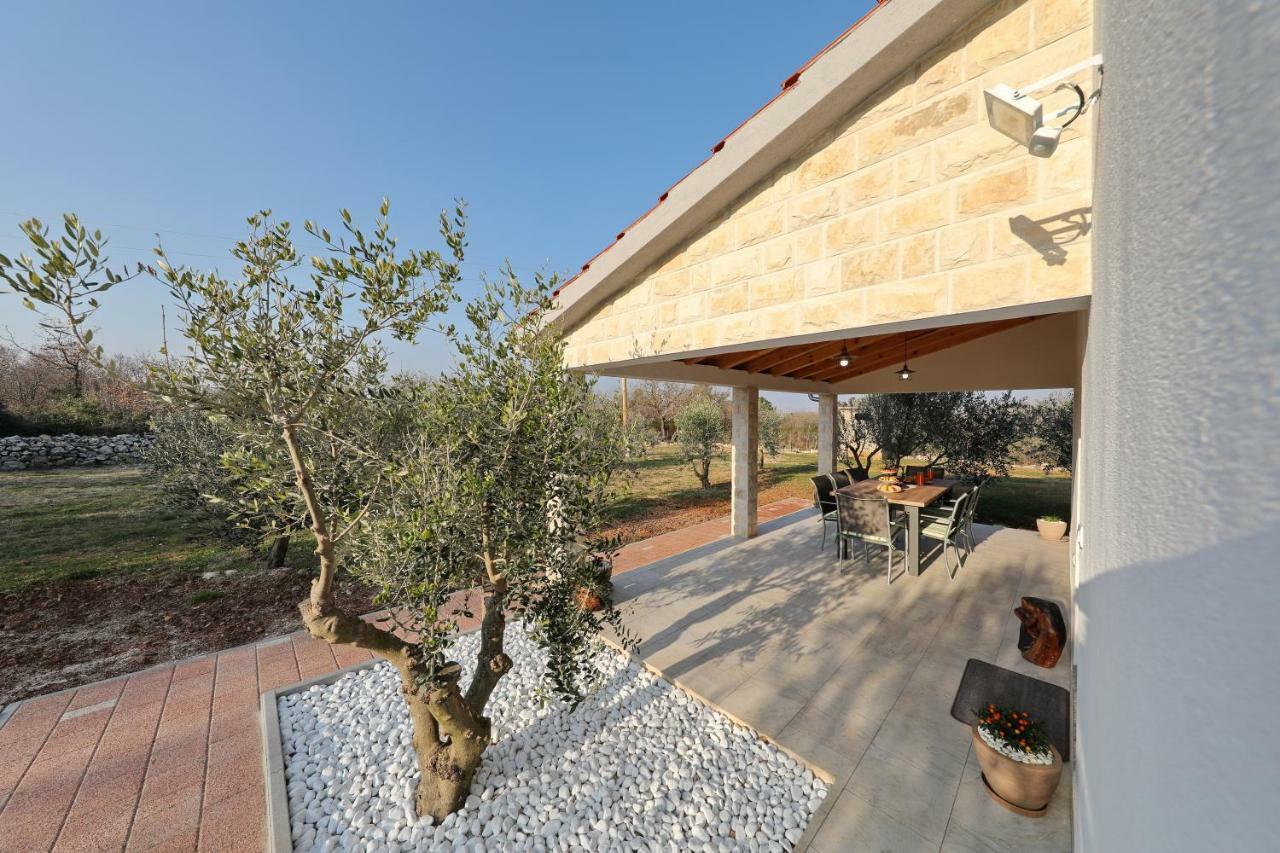 Holiday Home Hrast Debeljak Esterno foto